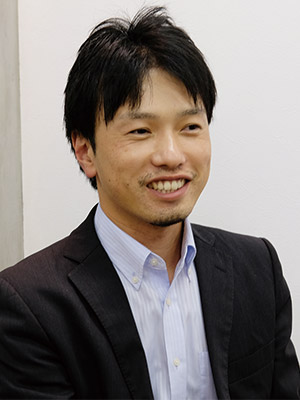 井上 忠治 氏